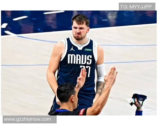 东契奇单节狂砍20分平老詹怒火中烧直面小菜鸟挑衅 东契奇单节狂砍20分平老詹怒火中烧直面小菜鸟挑衅